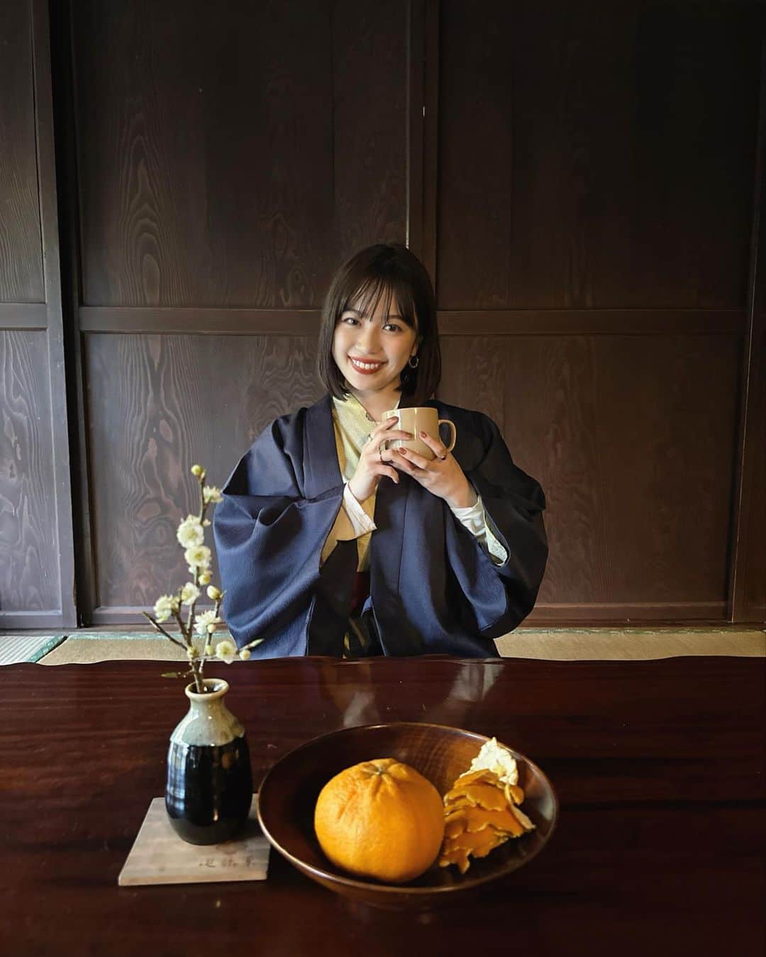 mizukiさんのインスタグラム写真 - (mizukiInstagram)「愛媛で泊まった @kondoke_ehime さん⛰ 自然たっぷりの中でゆっくり。 ㅤㅤㅤㅤㅤㅤㅤㅤㅤㅤㅤㅤㅤ 浴衣きてみかん食べて のんびりと過ごしたよ☺️ 鳥のさえずりがすごく心地よくて あちこち咲いてる桜もきれいだった🌸 ㅤㅤㅤㅤㅤㅤㅤㅤㅤㅤㅤㅤㅤ 囲炉裏を初めて体験したり、 土鍋で炊いてくださった白米を お腹いっぱい食べたり😋 グランピングを体験しながら過ごせる 施設もあるみたいで、そこも見せていただいたけど 夏とかサウナしながら泊まってみたい🧖 ㅤㅤㅤㅤㅤㅤㅤㅤㅤㅤㅤㅤㅤ すごくいい時間過ごせたなぁ。 おばあちゃんの家に帰ってきたような そんな落ち着く雰囲気だった✨ ㅤㅤㅤㅤㅤㅤㅤㅤㅤㅤㅤㅤㅤ ありがとうございました🥺 ㅤㅤㅤㅤㅤㅤㅤㅤㅤㅤㅤㅤㅤ #愛媛#愛媛旅#瀧乃元近藤家#日韓カップル」4月2日 22時02分 - mizukidrop