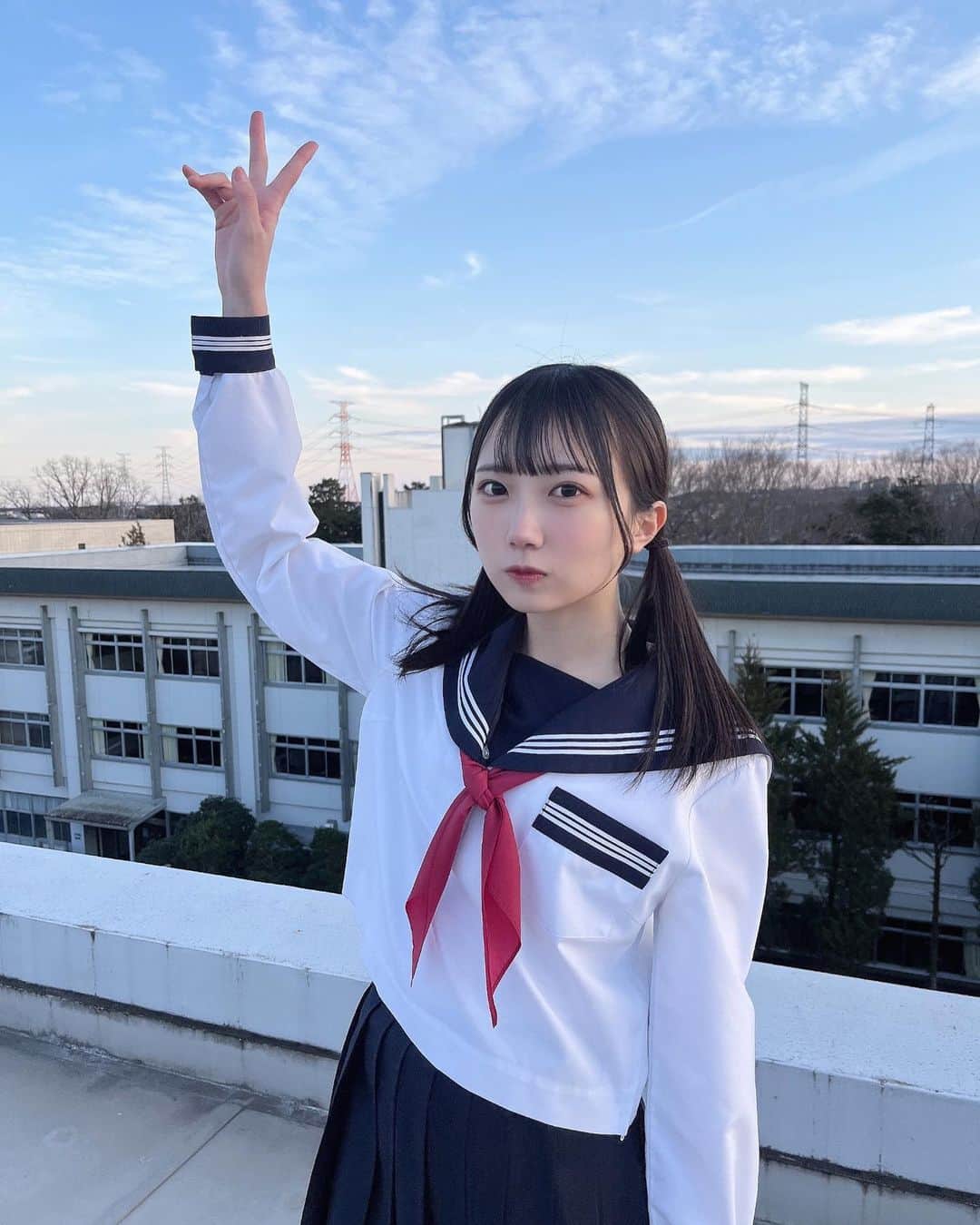のインスタグラム：「屋上最高✌🏻」