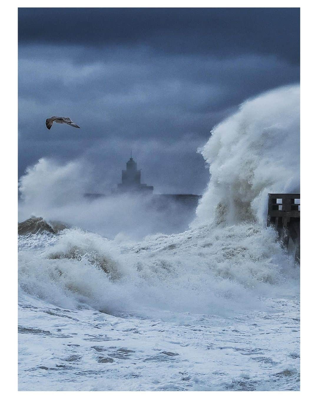 nathparisのインスタグラム：「UN JOUR DE TEMPÊTE 💨 . Mais le beau arrive la semaine prochaine ☀️ Profitez bien de votre dimanche 💛 #dieppe」