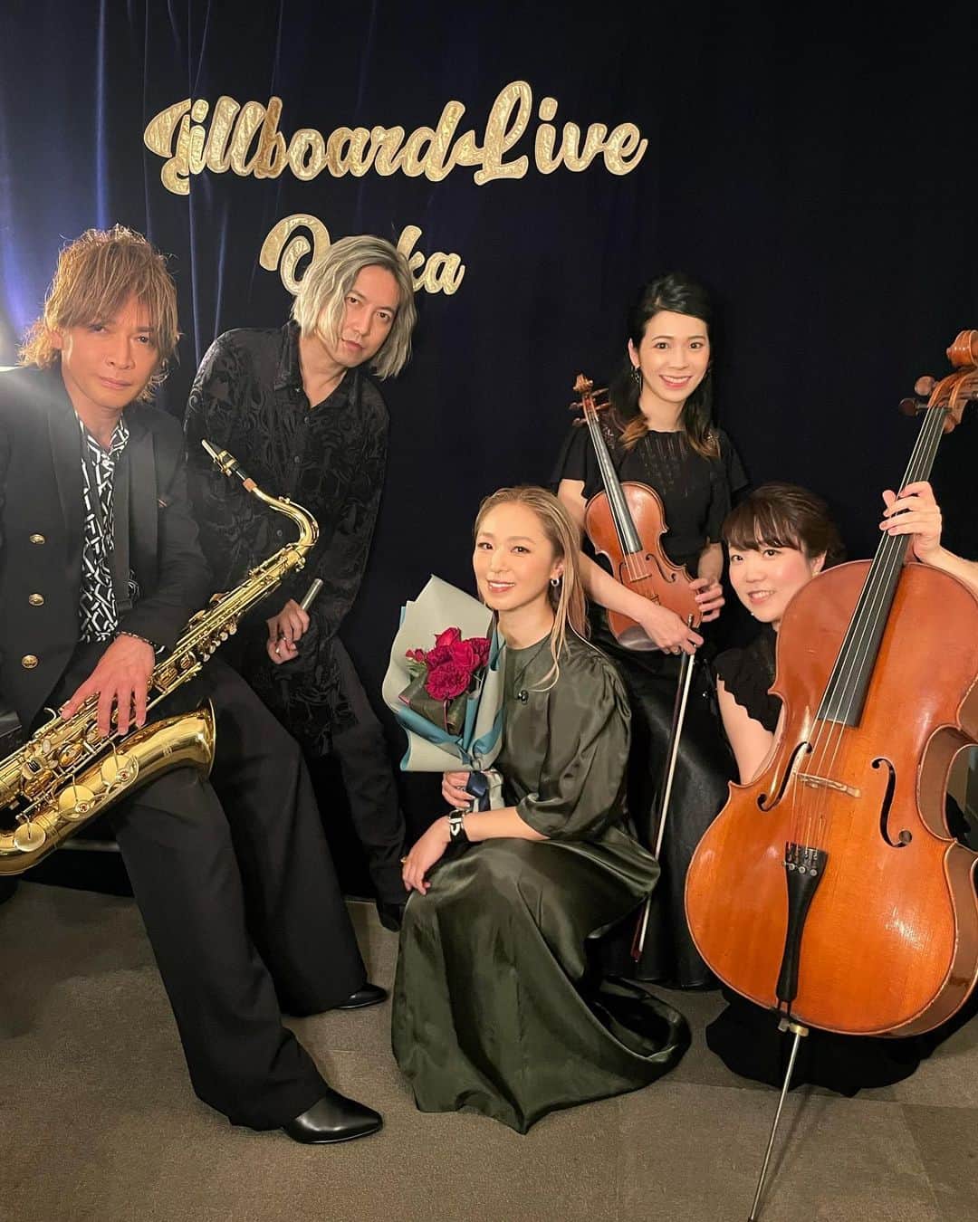 傳田真央のインスタグラム：「Thank you OSAKA Day2🌹  #INORAN Billboard Live Tour #INMYOASIS Billboard Session 2023   今回なんと🎷なINORANさんが見られます‼︎  ストリングス&ピアノの美しい音色に包まれエンディングではClassicの名曲が聴けちゃう贅沢&スリリングなサプライズ！私は少しですがAsymmetry loveを歌わせて頂きました✨みなさんありがとうございました🫶💗　  Next stop → YOKOHAMA 🎙🎙🎸🎷🎻🎻🎹 inoran.org/show/25957/」