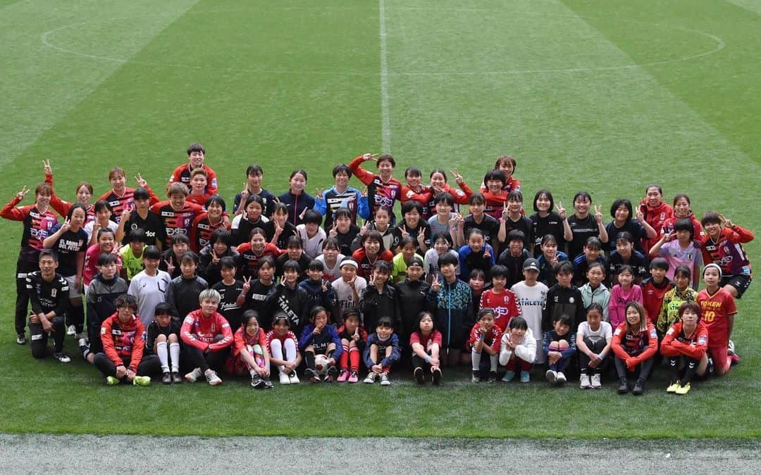 のインスタグラム：「WE ACTION DAY⚽️!! 今回は「集まれ！未来のWEリーガー」 と、いうことで サッカー教室に来てくれた 小中学生ありがとう🤗 みんなと楽しくサッカーしたり 話したり、元気や勇気を与える側の私が めちゃくちゃ元気を貰いました💪 小学生Aチームだったんですけど みんなひたむきに頑張る子達ばっかりで 結果は2位やったけど めちゃくちゃ誇らしく思います😘  中学生も悔しくて泣く子が多いぐらい 負けず嫌いな子が多くて そういう気持ちの入ったやる気のある子が多い事に 嬉しさも感じました!!  ここから未来のWEリーガーが生まれる事を 楽しみにしています☺️  本日は来てくれた皆さんも 運営の皆さんも お疲れ様でした🙇‍♀️と ありがとうございました😊」