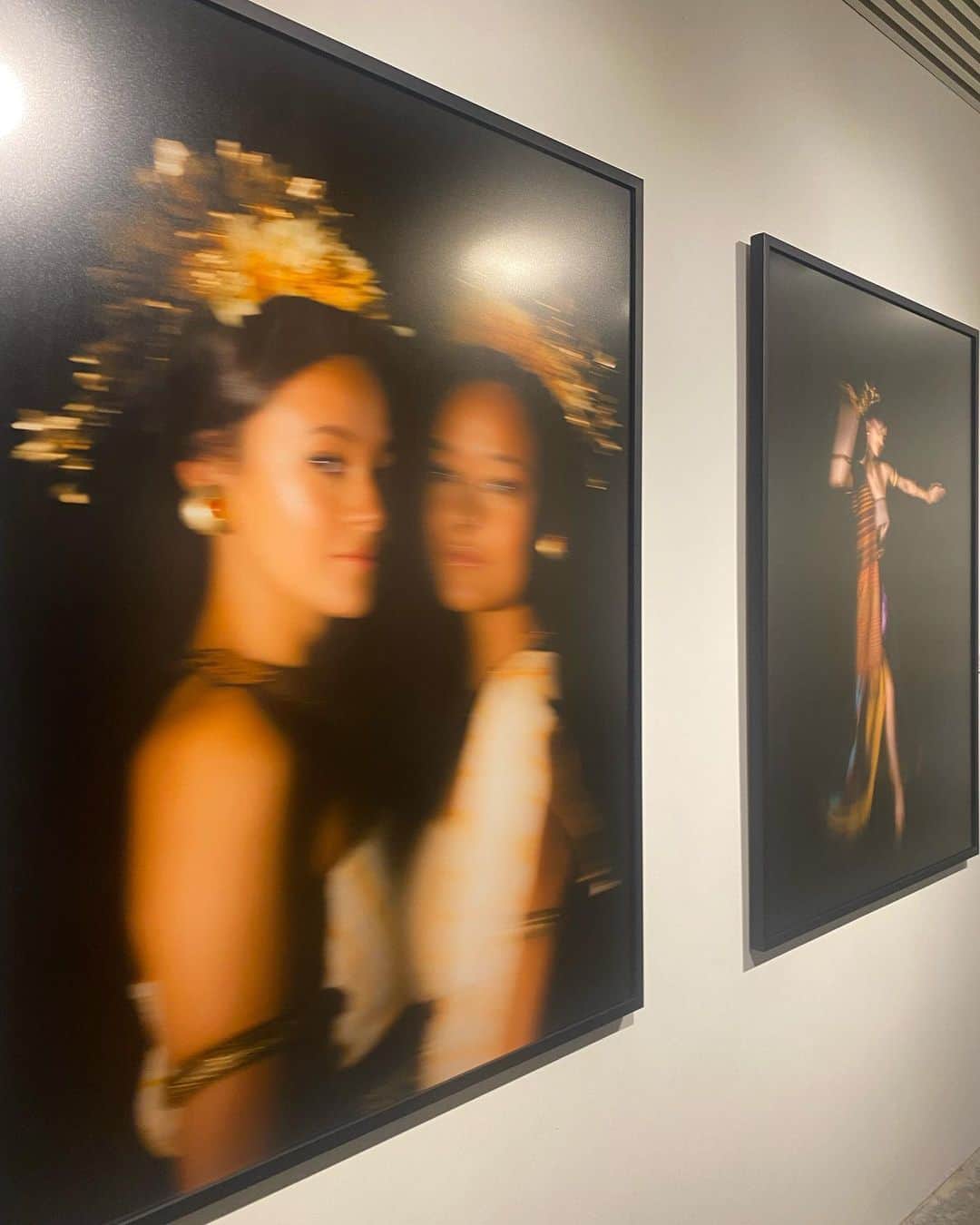 ラライン・シャーさんのインスタグラム写真 - (ラライン・シャーInstagram)「This project seeks to explore the sacred knowledge of the mystical non-material force that is part of our lives that has been passed down through generations. This force is often referred to as the spiritual realm, that encompasses the intangible aspects of our existence, such as our thoughts, emotions, beliefs, and values.   The contemporary art exhibition Sacred Theory is currently being held in the place I like to call home UBUD 🤍   1-18 April 2023 | 10am- 9pm | Titik Dua Ubud   By AORA @aora.space   #sacredknowlege  #womenofindonesia」4月2日 22時28分 - ralineshah
