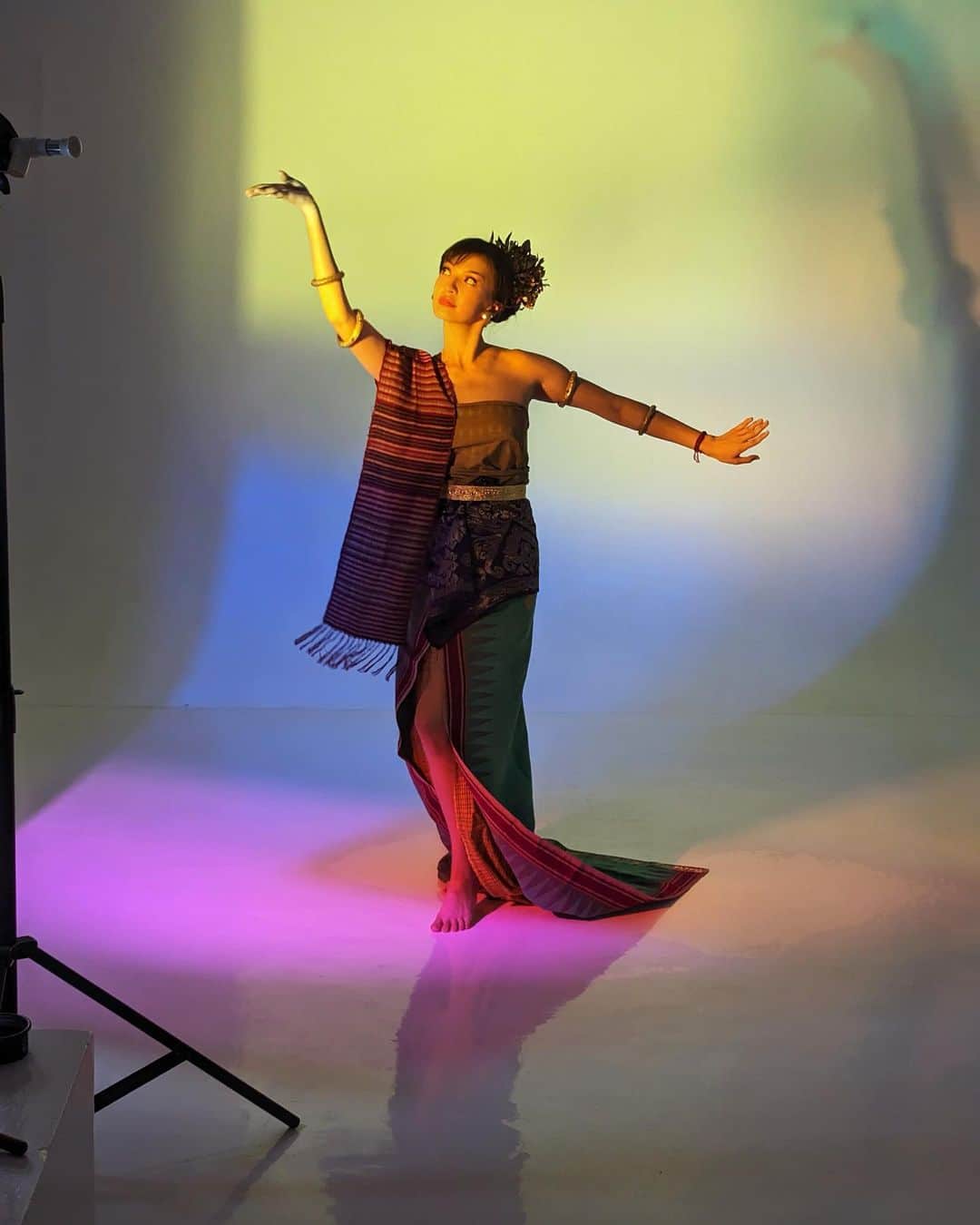ラライン・シャーさんのインスタグラム写真 - (ラライン・シャーInstagram)「This project seeks to explore the sacred knowledge of the mystical non-material force that is part of our lives that has been passed down through generations. This force is often referred to as the spiritual realm, that encompasses the intangible aspects of our existence, such as our thoughts, emotions, beliefs, and values.   The contemporary art exhibition Sacred Theory is currently being held in the place I like to call home UBUD 🤍   1-18 April 2023 | 10am- 9pm | Titik Dua Ubud   By AORA @aora.space   #sacredknowlege  #womenofindonesia」4月2日 22時28分 - ralineshah