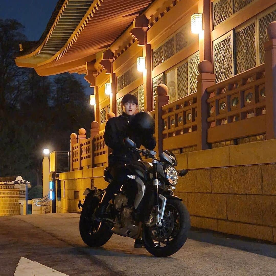 クォン・ヒョンビンさんのインスタグラム写真 - (クォン・ヒョンビンInstagram)「#바린이#차필승」4月2日 22時43分 - komurola