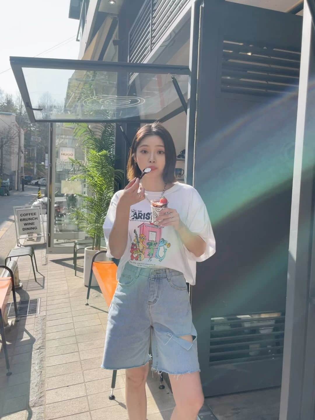 Yoonbitnaのインスタグラム：「촬 영 까 먹 음 ㅋ ; 먹는 척 .. 이랬는데🤷🏻‍♀️?」