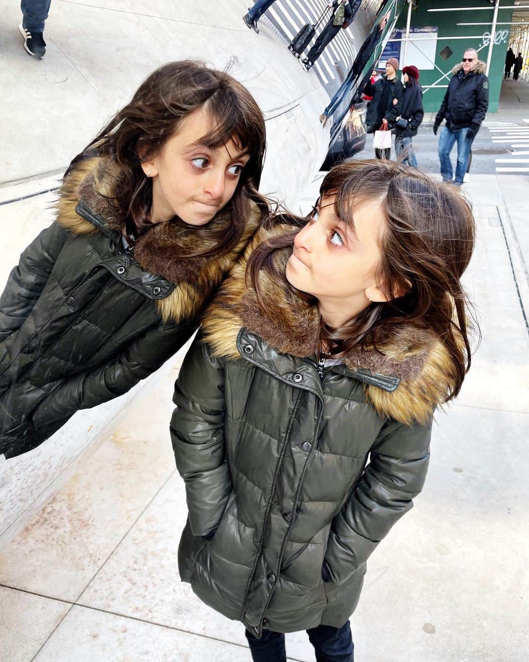 Ilana Wilesのインスタグラム：「Harlow told me that she can always recognize the tourists on the sidewalk in NYC. “Really how?” “Well, see that family in front of us? They have like five children. And they are all blonde. And they are walking too slow. So they are definitely not from here. And see that woman? She just yelled ‘hey boys!’ so that her husband and son would cross the street and no New Yorker would ever do that.” I think she was right on both counts. I’ve never been prouder. 😂」