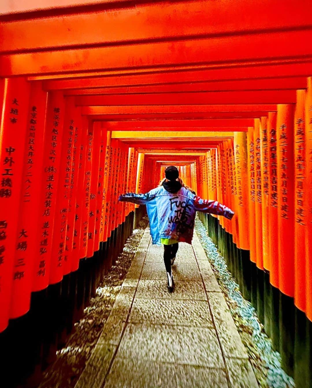 AIKAのインスタグラム：「京都 ●伏見稲荷大社 ●御金神社 ●芸能神社」