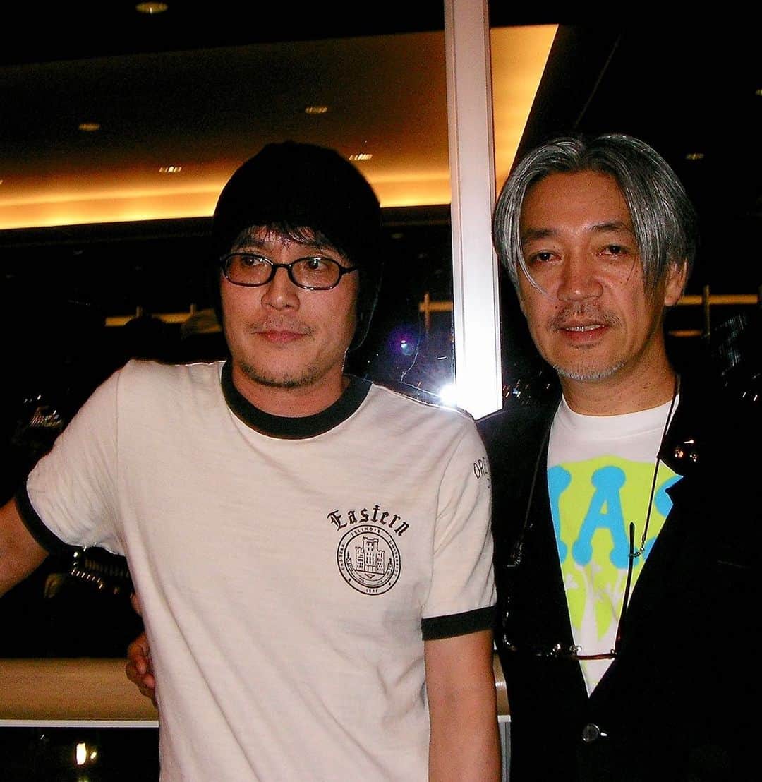 江口寿史のインスタグラム：「YMOのお三方には 2007年の横浜で初めてお会いした。 その時のお二人とももういないなんて。 会場には信藤三雄さんもいらしたな。 その信藤さんももういない。 輝かしい人たちが生きていた同時代にいられた幸福。 たくさんのものをいただきました。 皆さん安らかに。」