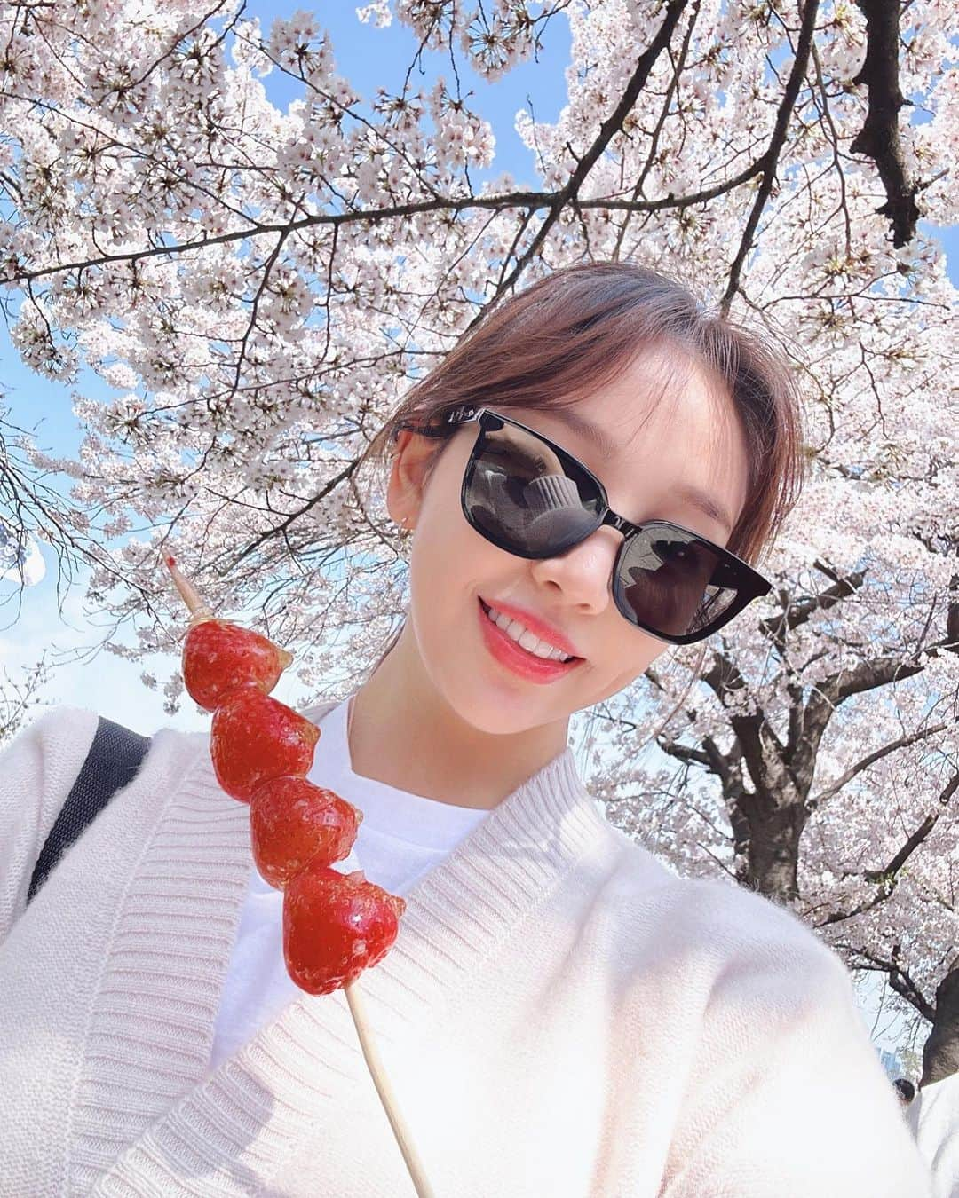 ペク・アヨンさんのインスタグラム写真 - (ペク・アヨンInstagram)「🌸」4月2日 22時50分 - ayeoniiiiii