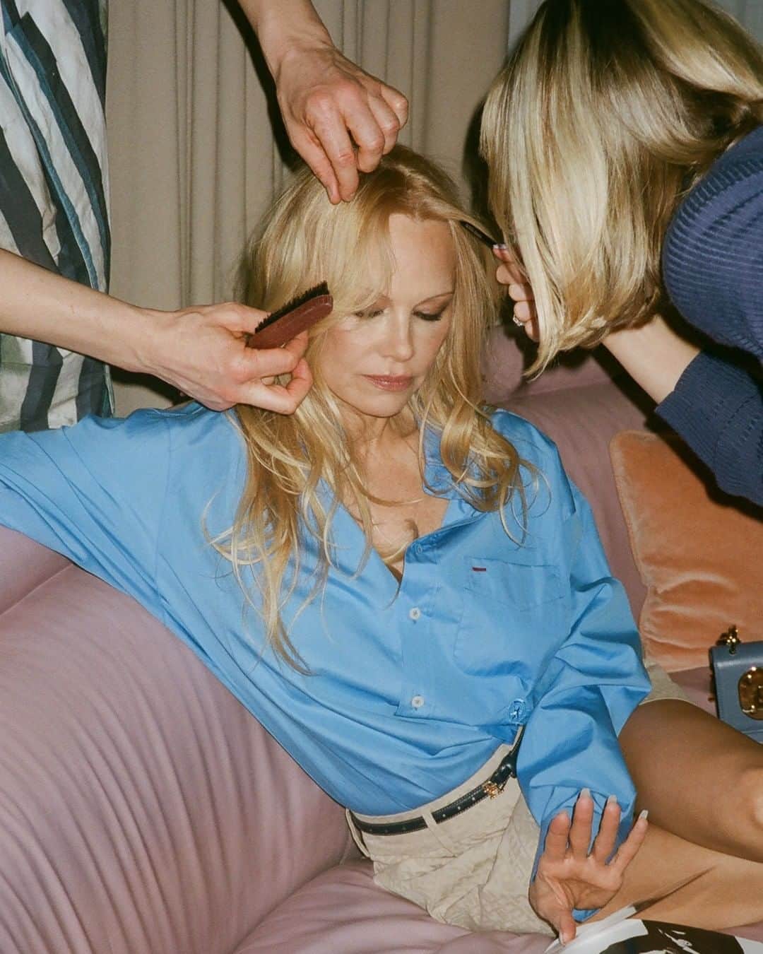 Tommy Hilfigerさんのインスタグラム写真 - (Tommy HilfigerInstagram)「A night out with #TommyxShawn: @pamelaanderson gets dressed for the occasion.」4月2日 23時00分 - tommyhilfiger