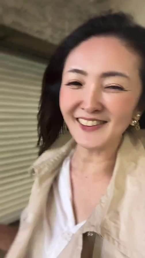 吉村玲香のインスタグラム：「【不倫・二股問題で悩む、地球上の女神ちゃんたちへ】　　 お悩み相談のります✨女神的に解決して行こう！ 　 　 彼のショーケースに 他の女子たちと並べられて 「今日の気分は、この子かな？」 的に選ばれるような 女じゃないでしょ、あなたは。 　 　 あなたは特上の最高の女神なんだから その価値がわかんないような センスが悪い男はやめときなさい。 　 　 あと、奥さんいるのに あなたといるのも ナンセンス男だよ。 　 　 あなたは極上のいい女で 最高に輝く女神ちゃん。 都合のいい女じゃないんだから もっと自分を大事に 　 　 あなたがあなたらしく煌めく そんな男と一緒になるべきよ！ 　 　 👉お悩みどんどん聞いていきます。 ＤＭか @yoshimura.reika プロフの公式ラインからどうぞ！ （他の人には一切見えません。） 　 　 ​ 自分を磨いて美人になる努力をしてたらいつの間にか月収７桁を超えている。そんな新時代の働き方をしています ​ 🎁本日のライブをご覧の方にプレゼント🎁 あなたのお金のブロックを知るワーク（簡易版PDF）をしてみてくださいね！ ​ 無料のオンラインサロンにて受け取っていただけます。 こちらからお気軽にご参加ください！↓ @yoshimura.reika のプロフリンクからどうぞ 　 　 ​ 💎女神道ダイヤモンドオンラインサロンで学べること💎 ​ 全ての女性は 自己発光して周りをも照らす女神であれ！ ダイヤモンドのごとく無敵に輝く人生を手に入れよう✨ ​   【ダイヤモンドオンラインサロンの特徴↓】 ​ こちらのサロンは限定（非公開）で  私がご招待・承認した方のみ参加可能です。  美人になる習慣やマインドを  いつでもどこでも学んでいただける  情報発信チャンネルです。 ​ 💎美人の習慣  💎女神になるマインドセミナー動画  （スピリチュアル・潜在意識・脳科学・哲学・女性性開花） 💎ファッションやメイク情報  💎私に直接質問できる！ 定期開催のZOOMによるグループコンサル  💎女性がSNSを使って自分の力で収入を得て、お金のコントロールができるようになる方法 ​ などなど盛り沢山の内容を いつでもどこでも学べます。 ​ 女神への道も1日にしてならず 日々のトレーニング 積み上げが必要です。  ​ 今すぐ、こちらのプロフリンクからご参加くださいね。  @yoshimura.reika  　 　 ​ #不倫 #二股 #恋愛相談 #女神 #女神道 #愛しています #吉村玲香」