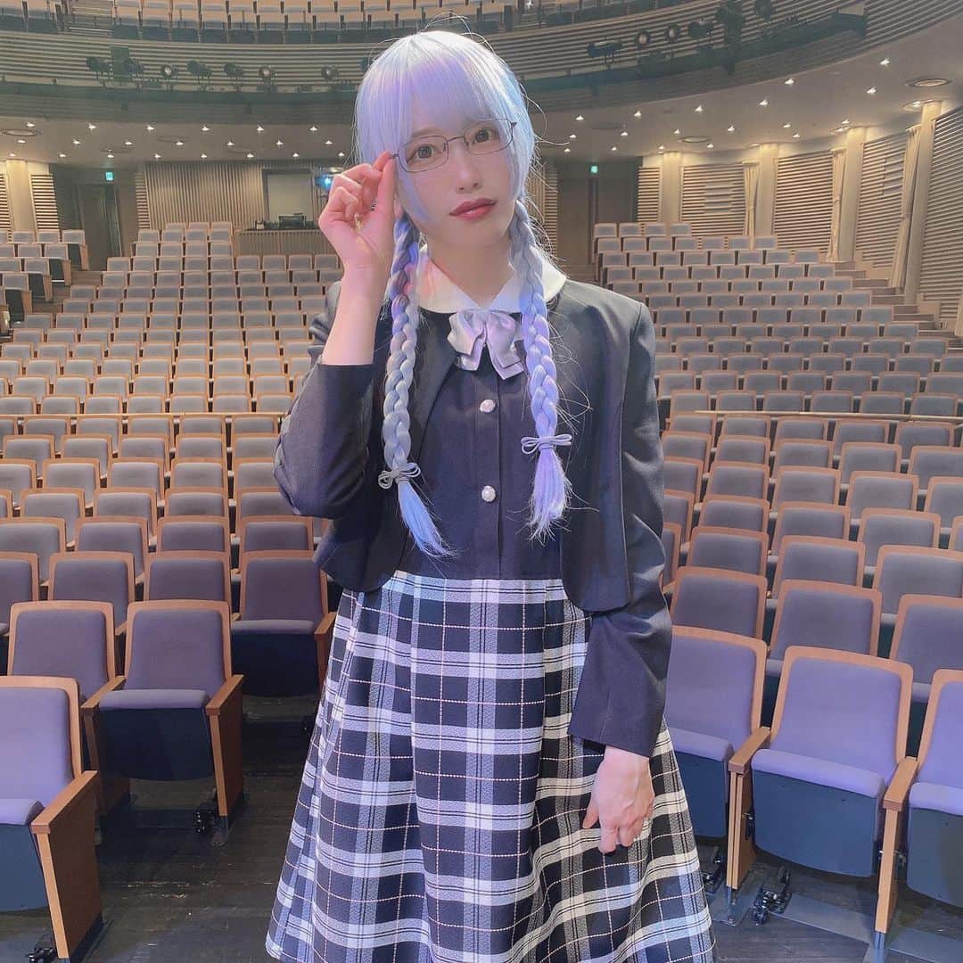 石原美沙紀のインスタグラム：「#戦国送球 全公演終演✩︎⡱ 戦国送球最終章、新世界高校は最高でした！！！！ そして頑張るみんなの背中 全員最高に輝いてたで、、、、！  関西弁の役は初めてやらせてもらいましたが、大阪にいる元おと小メンバーみょんちゃんに全てボイスメッセージで関西弁をおしえてもらったり、りみが台本にイントネーションの符号を書いてくれたり、二葉さんお二人におしえていただいたり、みなさまに大変お世話になりながらつくっていきました！ありがとうございます！  雪乃ちゃんありがとう〜  そして、観に来てくれたみなさんが幸せでありますように！」