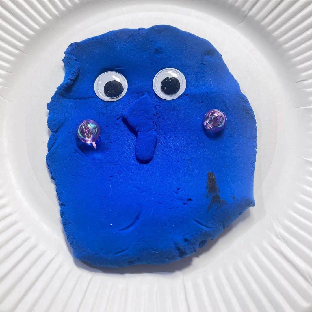 龍円愛梨のインスタグラム：「今日は #自閉症啓発デー 💙テーマカラーは青🟦✨息子が作った粘土の青いゾウですが、少しでも繋がりたくて投稿します。」