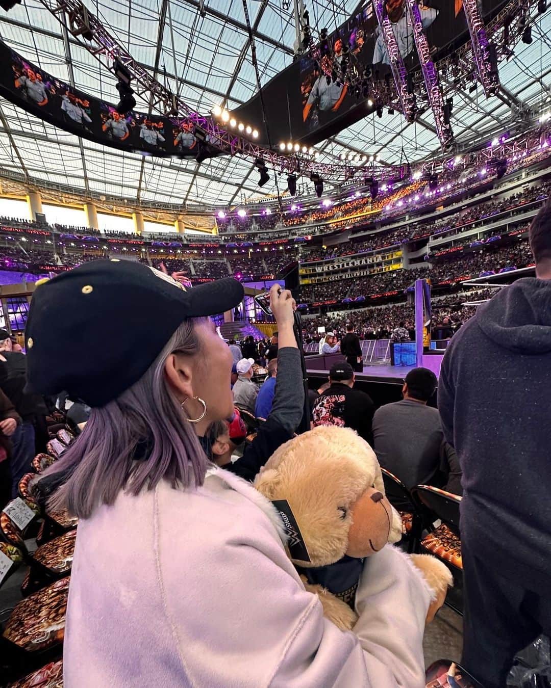 倖田來未さんのインスタグラム写真 - (倖田來未Instagram)「. 約3年前に初めてWWEの試合をの映像を見てそこからいつかは、生で観戦したいと思っていて、家族の夢である生WWE in LA！！ ⁡ 8万人以上のファンの皆さんとエキサイトしてきました！ ⁡ Rey Mysterio親子の戦いやばかったです。 Kevin OwensとSami Zaynが最後ベルト取ったのは、感動ものだったです🥲 ⁡ 司会は、Snoop DoggとThe Mizでした！ 明日はASUKA( @wwe_asuka )のタイトルマッチ！ ⁡ @wwe @wwejapan  #WWE #WrestleMania #Wrestlemania39 #SmackDown #SoFiStadium @sofistadium #kodakumi」4月2日 23時14分 - kodakumi_official