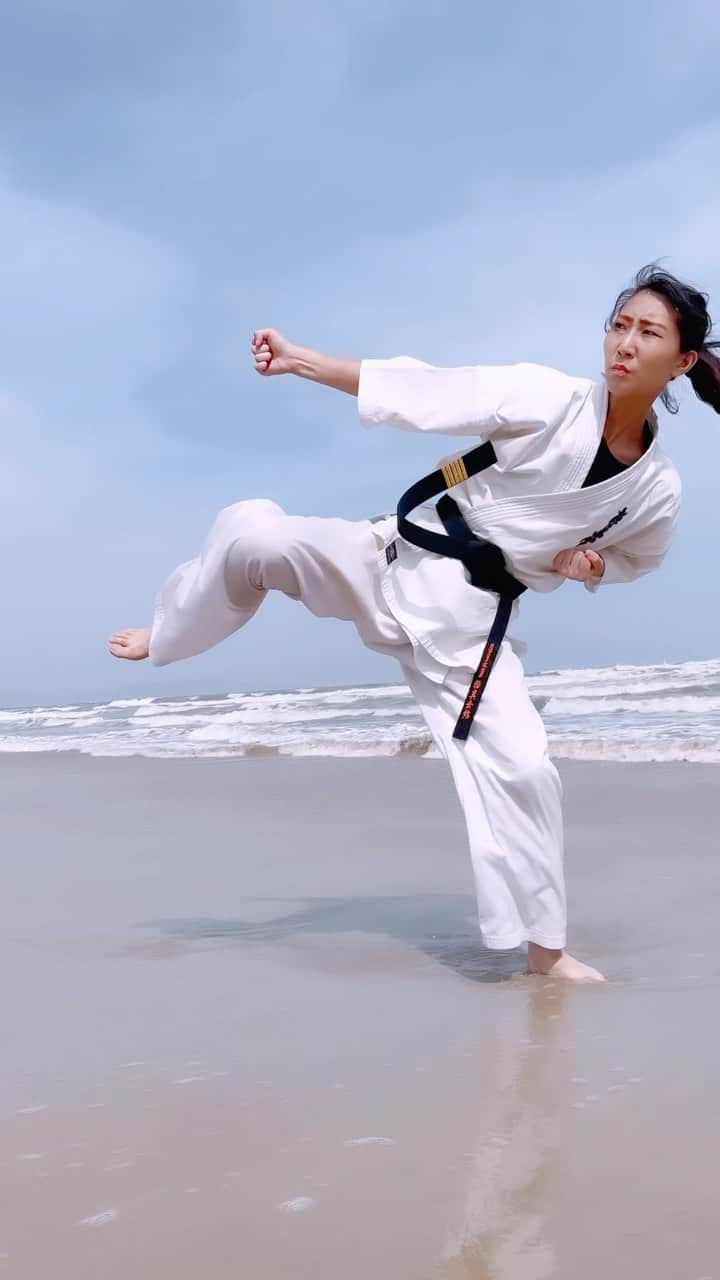 浜井美香のインスタグラム：「#kyokushin #karate #martialarts #kick #kumite #warrior #karatekid #kungfu #Киокушин  #каратэ #空手 #تمرين  #japan」