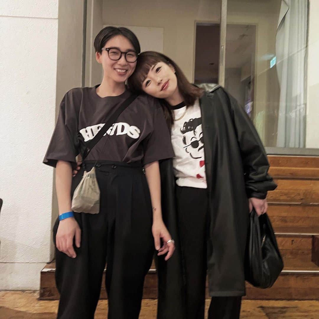 のインスタグラム：「さき坊に会うと、妹を想うお姉ちゃんのような気持ちになります。 可愛くて仕方がない。  この間デコが夢に来てくれたよ と教えてくれました。 デコも大好きな、さきちゃん。」