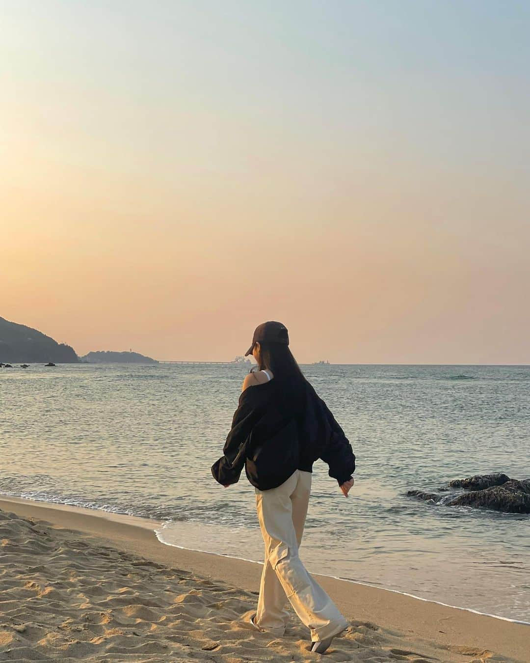 チェ・ダビンさんのインスタグラム写真 - (チェ・ダビンInstagram)「🌊🤍」4月2日 23時40分 - dabin_choi_119