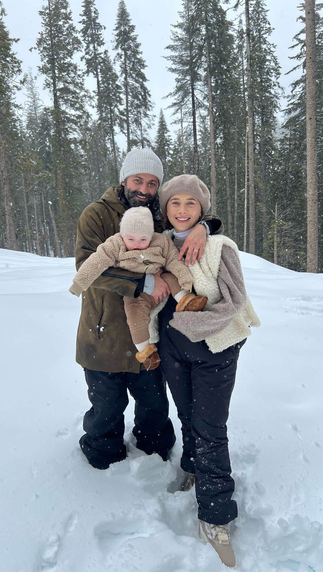 オレーシャ・ルーリンのインスタグラム：「I know it’s technically Spring but 10 min from our home it’s very much a winter wonderland. After a couple of months off social media I’m happy to be back sharing with you in an authentic way. 🤍 you all.」