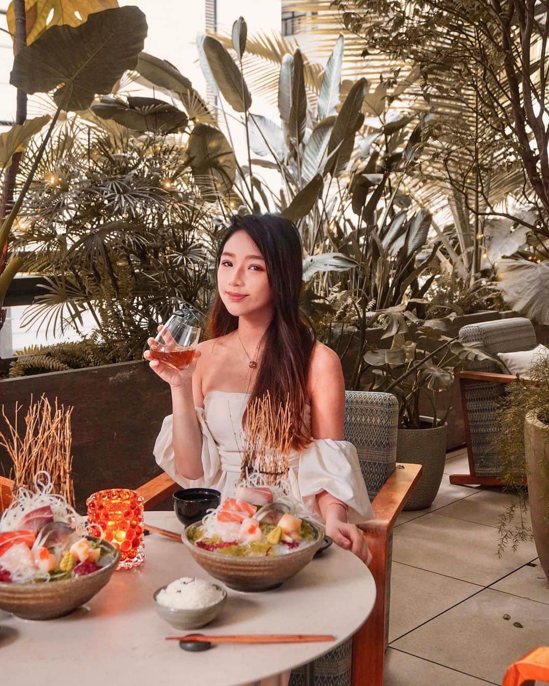 Moanna S.さんのインスタグラム写真 - (Moanna S.Instagram)「So how are you travel plans going? I’ve been on the hunt for @Cathay partner restaurants to earn more miles for my upcoming travels.   I recently revisited @zoku.hk at @theharihk for my favorite dishes: 1️⃣ toro & akami yukke 2️⃣ pork belly tacos  Earning miles through everyday dining with Cathay is now easier and better. Simply present your membership QR code on the Cathay app and enjoy an enhanced earn rate of HKD2 = 1 mile or up to HKD4 = 3 miles as a Standard Chartered Cathay Mastercard®️ holder.  Which Cathay partner restaurant will you visit next?   #LifeElevatedWithCathay #LifeElevatedWithEveryBite #餐餐饗盡里賞」4月2日 23時51分 - moannaxdessire