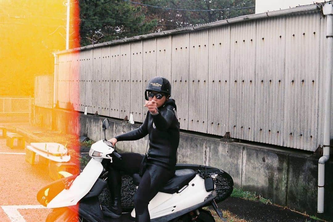 佐々木明のインスタグラム：「You know!Life is too short! Should we do something?jus never stop thinking and trying hard. It’s gonna be something awesome!!  Photo @ide_naotoshi   8年間こう言う生活を全力で楽しんでいたからこその今の道！また湘南に戻るその日まで全力でアスリートに戻って頑張るぞ✊🏽」