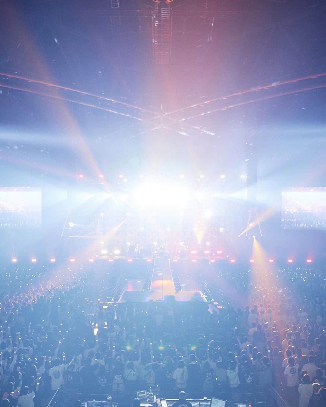 BUMP OF CHICKENのインスタグラム：「2023/4/2 BUMP OF CHICKEN TOUR 2023 be there @ Big Hat  Photo by @yoshiharuota  #bethere」