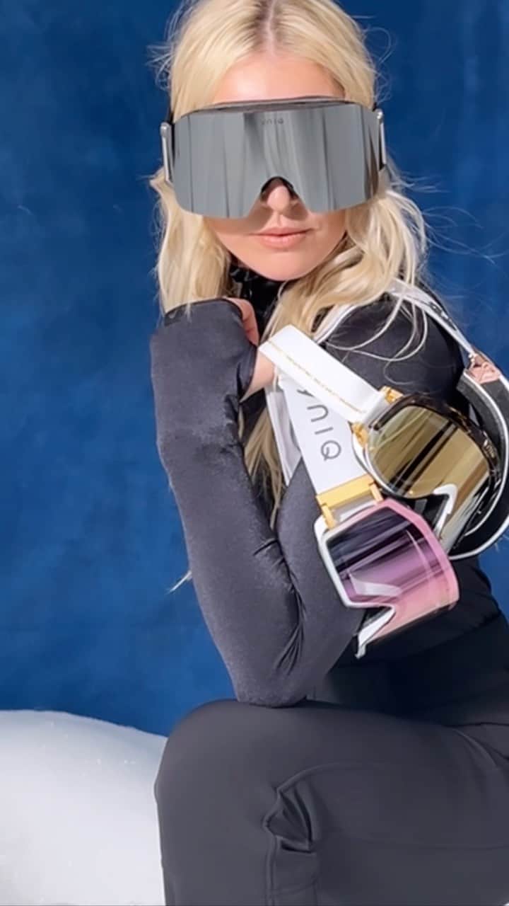 リンゼイ・ボンのインスタグラム：「We’re ready for 2024!! My next winter ski line is 🔥 @headsportswear Plus, I’m coming out with new goggle designs for my @yniqeyewear 💪🏻   And… I’m launching MEN’S!!! Get ready gentlemen!!!  Fun fact: It takes 18 months to design and produce my ski line. Lot of hard work and invitation to make skiing more fun, but well worth it! XO」