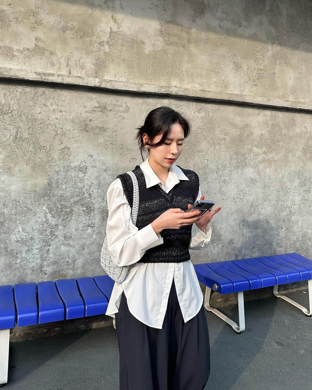 キム・ナヒョンさんのインスタグラム写真 - (キム・ナヒョンInstagram)「“엄마손조끼” & “엄마손가방”」4月3日 0時24分 - k.nahyun
