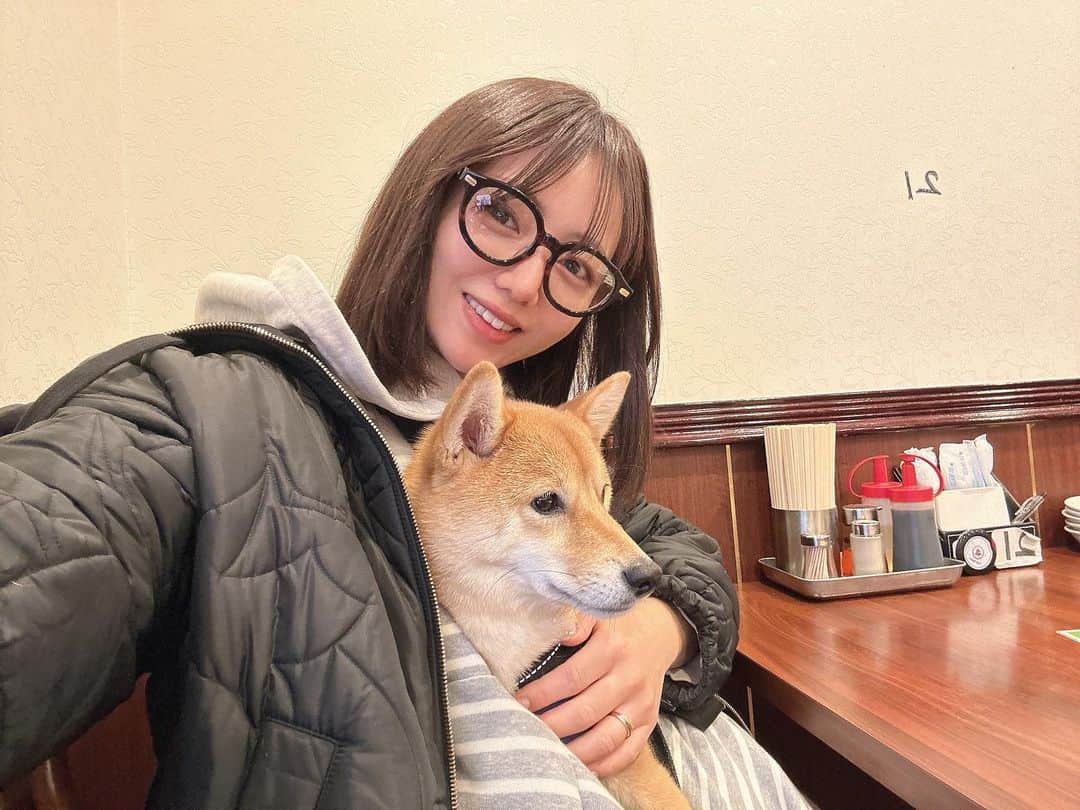 椎名歩美のインスタグラム：「幸太と外食🍴 わんこにも優しくて雨の日も晴れの日も気持ちのいいお散歩ができる大好きな街。  #横浜」