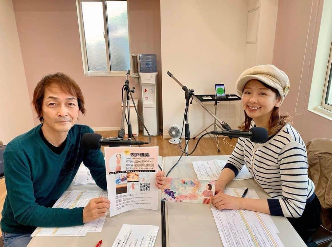 宍戸留美のインスタグラム：「『堀江淳のファインミュージックアワー』 ゲストに呼んでもらいました！ 【全国のコミュニティFM54局】で今日から順次放送📻 是非、聴いてくださいね🌟 #堀江淳 #メモリーグラス #大先輩 #radio #fm #music」