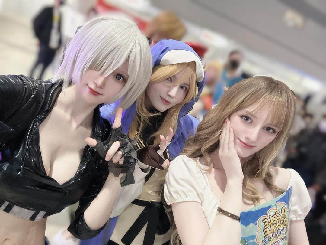 赤木クロさんのインスタグラム写真 - (赤木クロInstagram)「EVOJAPAN Day 1 photos❤︎  メロディーさん、ラブジョイさんと💘    #japanesegirl  #cos #cosplay #cosplayer #cosplaygirl #cosplayers #コスプレ #コスプレイヤー  #gravure  #일본여자 #코스프레 #그라비아 #角色扮演 #角色扮演者  #coser #instacosplay #コスプレ女子 #cosplayersofinstagram #cosplayersofig #コスプレ写真  #cosplayersofig #cosplayphotography  #cosplayersofinstagram #cosplayphoto  #selfies 　#evo #evojapan #kof #kofcosplay #アンヘル #snk #snkcosplay」4月3日 1時11分 - akagikuro