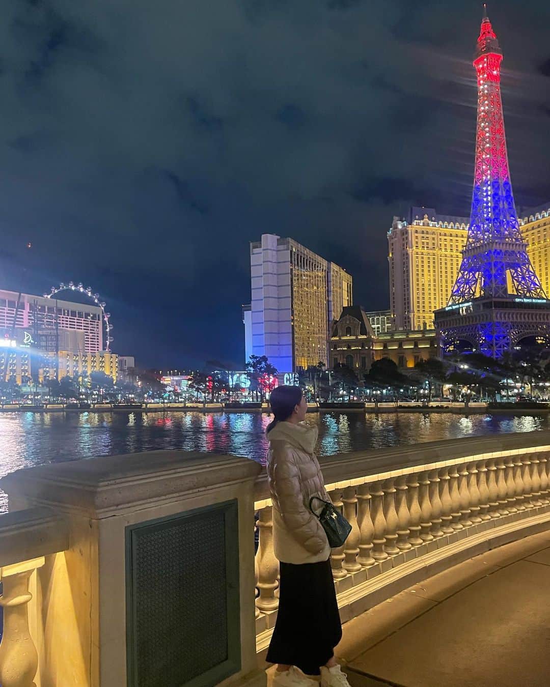 のインスタグラム：「. . ラスベガス とまったホテルの近くでパシャリ❤︎ . . #lasvegas 🇺🇸」