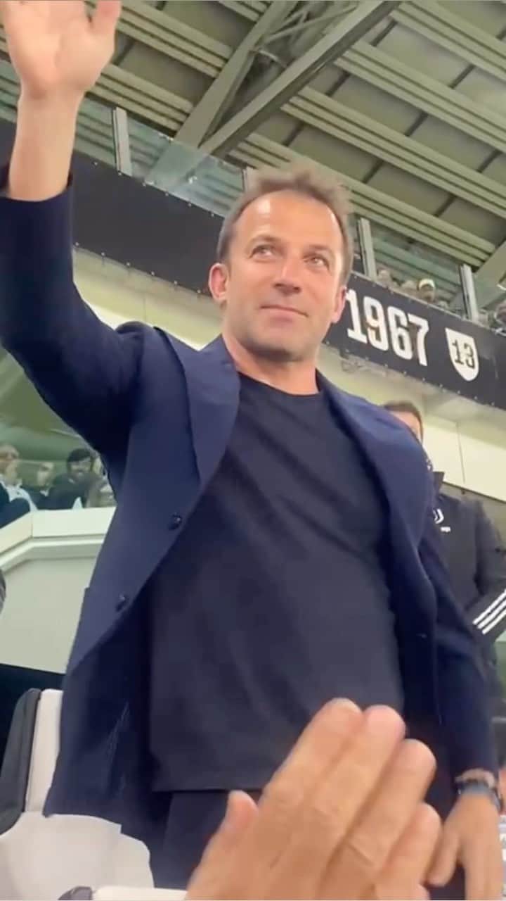 アレッサンドロ・デル・ピエロのインスタグラム：「Grazie! 🤍🖤」