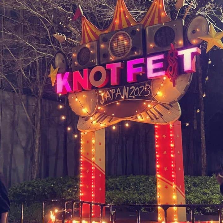 タクマ（コロナナモレモモ）さんのインスタグラム写真 - (タクマ（コロナナモレモモ）Instagram)「KNOTFEST2023　メンズ組で見に行った。Slipknotは、、実在した〜。コリィが日本語でMCしてたー。お辞儀したり、絶対いい人だよね〜。 格好良かった。。。本当に。。  あ、帰りは3人でドライブして帰ったお。(･ิω･ิ)」4月3日 2時04分 - tatatatatatatat_mth2