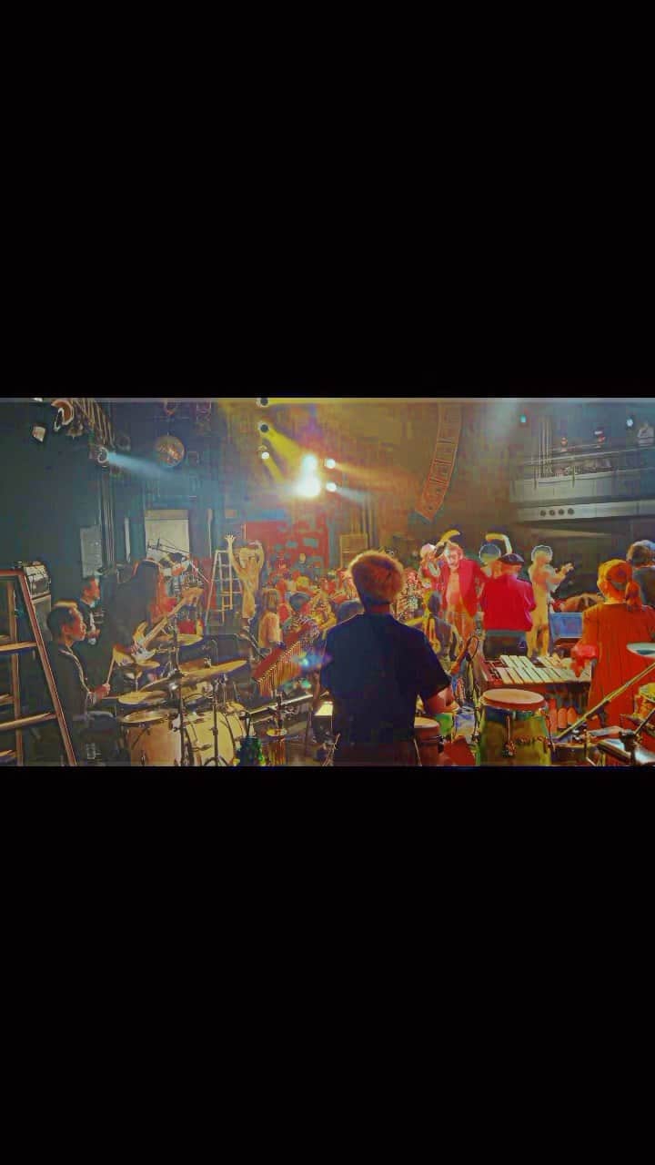 のインスタグラム：「昨日は大阪でDJと2人 今日は渋谷で45人  日々贅沢な音楽人生。」
