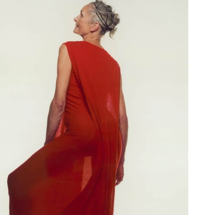 ダフネ・セルフのインスタグラム：「@britishvogue  @nick_knight  @models1  #fashionmodel」