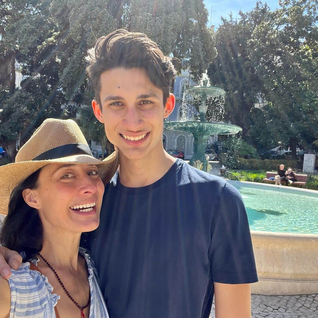 ナイジェル・バーカーさんのインスタグラム写真 - (ナイジェル・バーカーInstagram)「Spring break in PORTUGAL! Straight off a red eye flight and lovely to be with my brother David and his girlfriend Maya in Lisbon! Hotel room not ready so we walked 6 miles around the city after a delicious lunch!! #springbreak #swipeleft」4月3日 2時23分 - nigelbarker