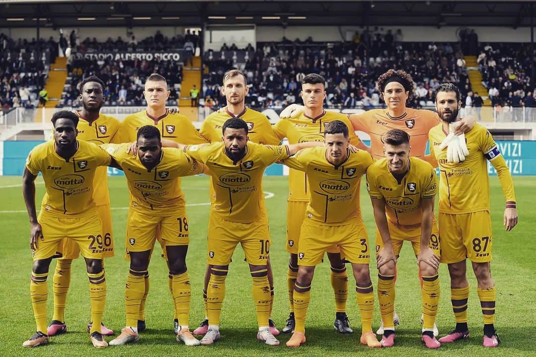 ノルベルト・ジェンベールのインスタグラム：「Sapevamo che sarebbe una partita tosta, avanti Salernitana 🇱🇻💪 @ussalernitana1919official  @francescopecorarofotografo  #forzasalernitana #forzagranata #team #workhard #always #macteanimo」