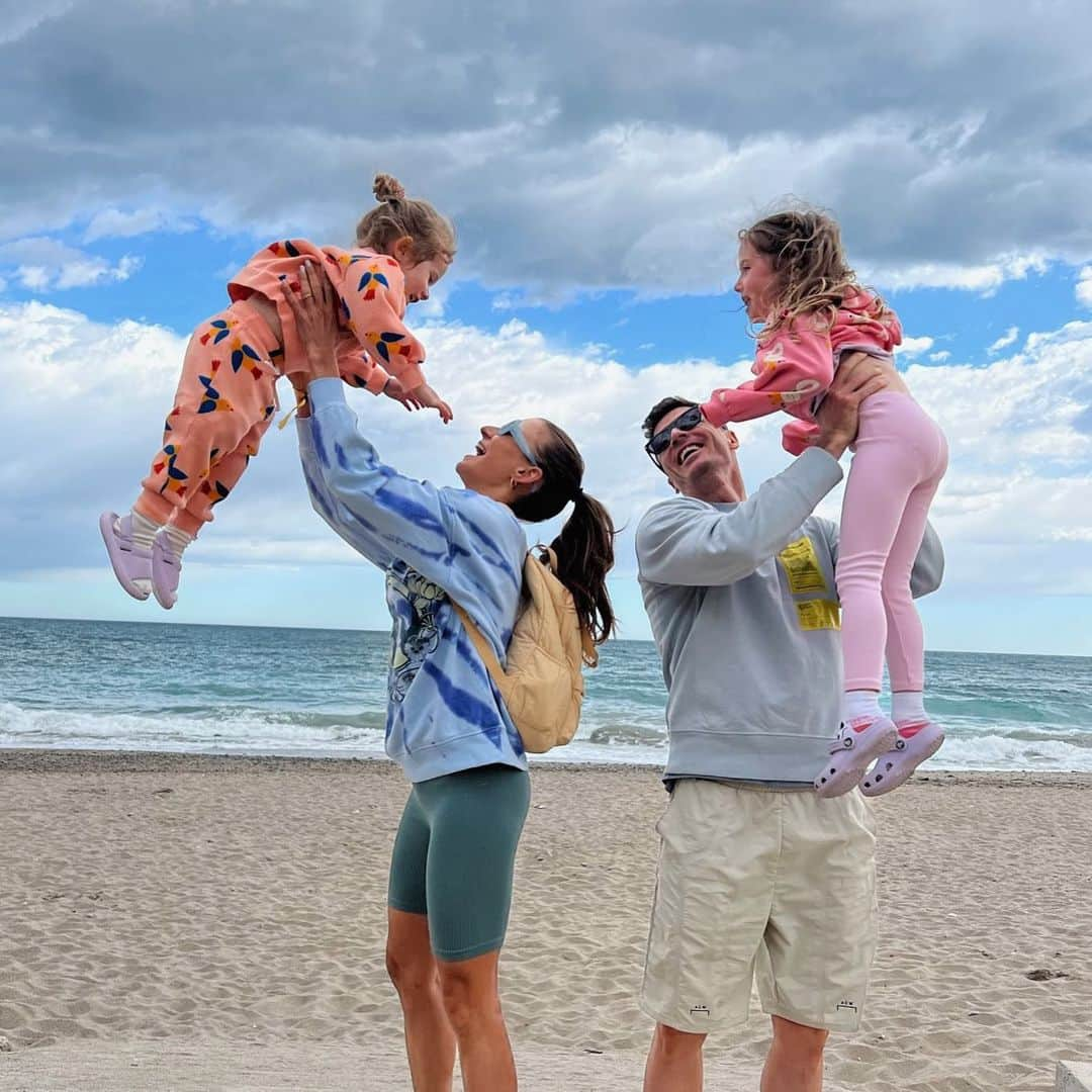 ロベルト・レヴァンドフスキさんのインスタグラム写真 - (ロベルト・レヴァンドフスキInstagram)「Pure happiness ❤️」4月3日 2時50分 - _rl9