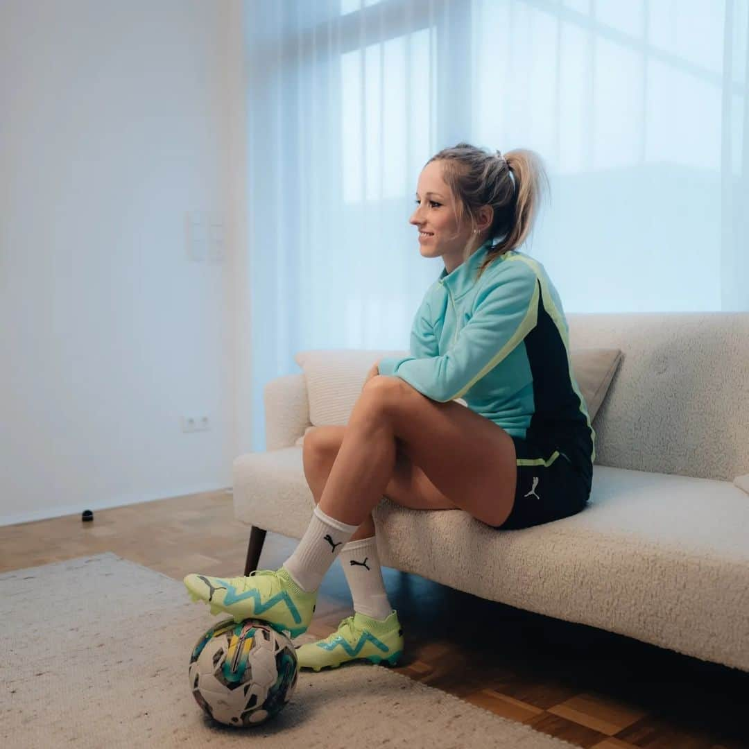 Kathy Hendrichさんのインスタグラム写真 - (Kathy HendrichInstagram)「The big game boots are here💥Women's Fit ✅️  #PUMAFUTURE  @puma.de @pumafootball」4月3日 2時53分 - kathy_hendrich