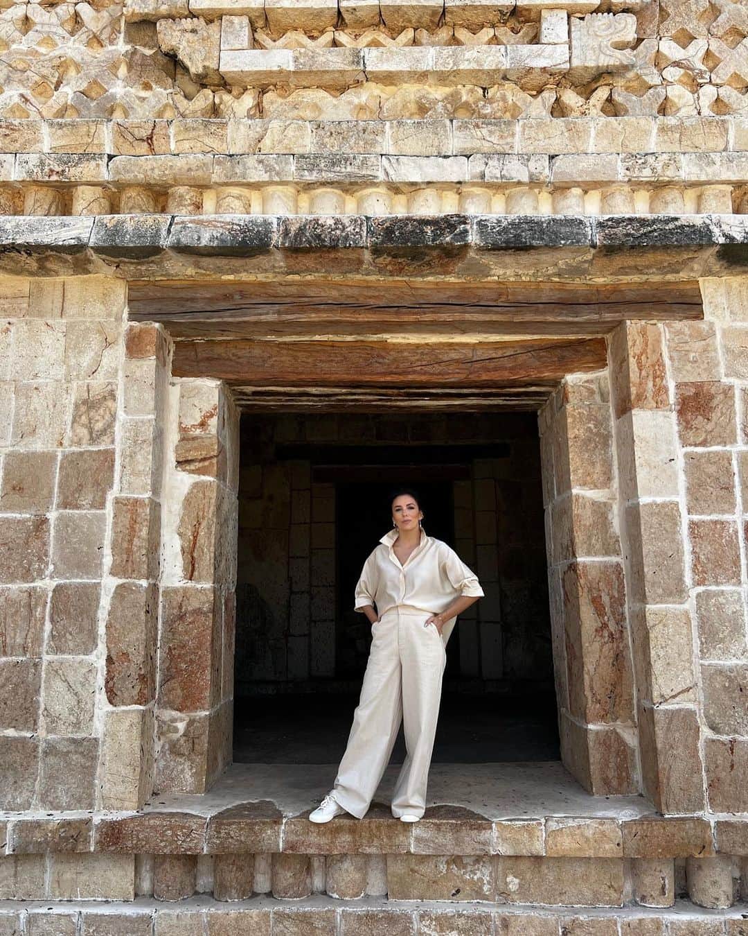 エヴァ・ロンゴリアさんのインスタグラム写真 - (エヴァ・ロンゴリアInstagram)「Next stop: Yucatán 🇲🇽 I learned so much about Mayan tradition and history. Can’t wait for y’all to see what this magical destination is all about ✨#SearchingForMexico on tonight at 9pm ET/PT on @cnn」4月3日 3時04分 - evalongoria