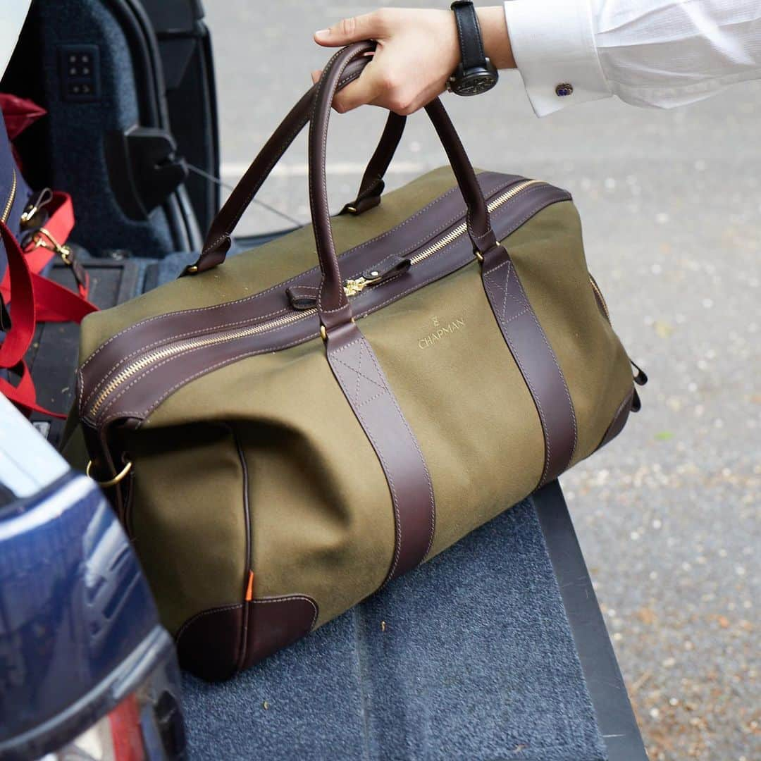 ジョンチャップマンのインスタグラム：「The best adventures start with your Chapman weekender in hand.」