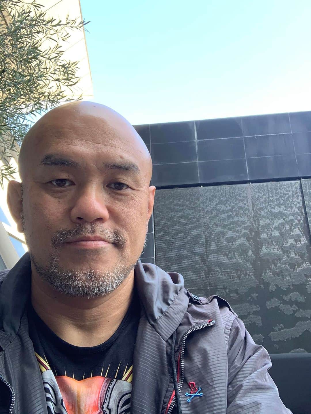 秋山準のインスタグラム：「もうすぐロサンゼルスから出発します。  アメリカのファンのみなさん、ありがとう！日本から応援に来てくれたファンのみなさん、ありがとう！  GCW選手、関係者のみなさん、ありがとう！  では👍  #ddtpro  #秋山準」