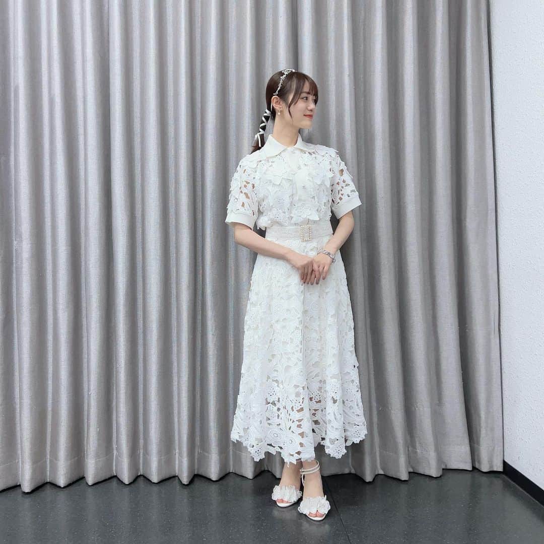 伊藤美来のインスタグラム：「こんにちは。 スタイリストのナミキアキです！  4月1日開催の「五等分の花嫁」イベントで着用してもらった衣装です👑  本当に天使でした…✨  #五等分の花嫁 #中野三玖  #伊藤美来 #みっく衣装   By @akinamiki_stylist」
