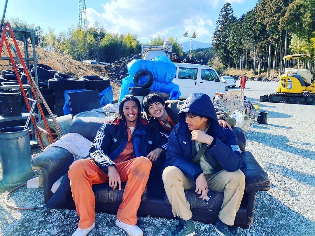 弓削智久のインスタグラム：「@maeda.gouki ゴーキ 誕生日おめでとう🧟 #君と世界が終わる日に season4 #Hulu #前田公輝 #野村祐希  @kimiseka_ntv」