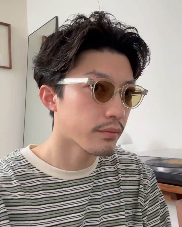 のインスタグラム：「perm styling.  伸ばしかけのベリショパーマにはLOKEジェルとフリーズキープグリースを1:2でMIXした質感がいいですね。  #LOKE #フリーズキープグリース #ベリショパーマ #ニュアンスパーマ #パーマスタイリング」