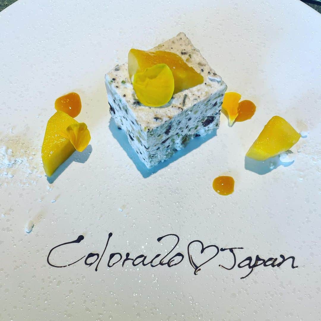 脇田恵子さんのインスタグラム写真 - (脇田恵子Instagram)「Colorado♡Japan.  @love_tourism_pr  @tripin_jaicagrace hope to make planning my journeys beginning soon... ? let's follows my trip IG accont 😆.  Thank you for inviting me lunch meeting with the Colorado Visitors Bureau.  Let's go to journey of nature hope to you Create a world joy with beautiful people, scenery. And Let'em share , knowledge of the a grace to gives us by nature 🌱.  🙋‍♂️ Tim of the bureau chief,was very kind and shared with us many good things and wonderful memories of Colorado.  There are wonderful gourmet foods such as beer, delicious local food,ski resorts with a view of the beautiful mountains in winter, and above all, there aremany hot springs🧖‍♀️♨️  @love_tourism_pr . #colorado #colorado  Always wanted to go 🥹. Red Rocks Outdoor Theatre 🏜️ The city with the -> Colorado  This city with its vast natural environment is  Hot springs♨️ skiing and hiking⛰. Gourmet restaurants🍴. growing in popularity I hear work vacations and relocations are on the rise 👀. Lots of Hyatt and other 🏨s too! I hear it's growing by Covid situations.  It's pretty attractive that you can fly direct from 🇯🇵 in 11 hours 🛩.  It was great to see you all 🫶!!! @doraemontoaya @darayunya @kazukiyo0427 @rkgabriela  ずっと行きたいと思ってた🥹 レッドロックス野外劇場🏜️ のある都市→コロラド  広大な自然環境のこの都市は  温泉♨️スキーやハイク⛰ グルメなレストラン🍴 コロナで人気が高まり ワーケーションや移住が増えてるそうな👀 ハイアット等の🏨もたくさん 増えているみたいっ！  ・🇯🇵から直行便11時間🛩 で行けちゃうのはかなり魅力的😉✨  みんな会えて嬉しかったぞ🫶  #観光　#アメリカ観光　#コロラド」4月3日 13時30分 - keiko_wakita3