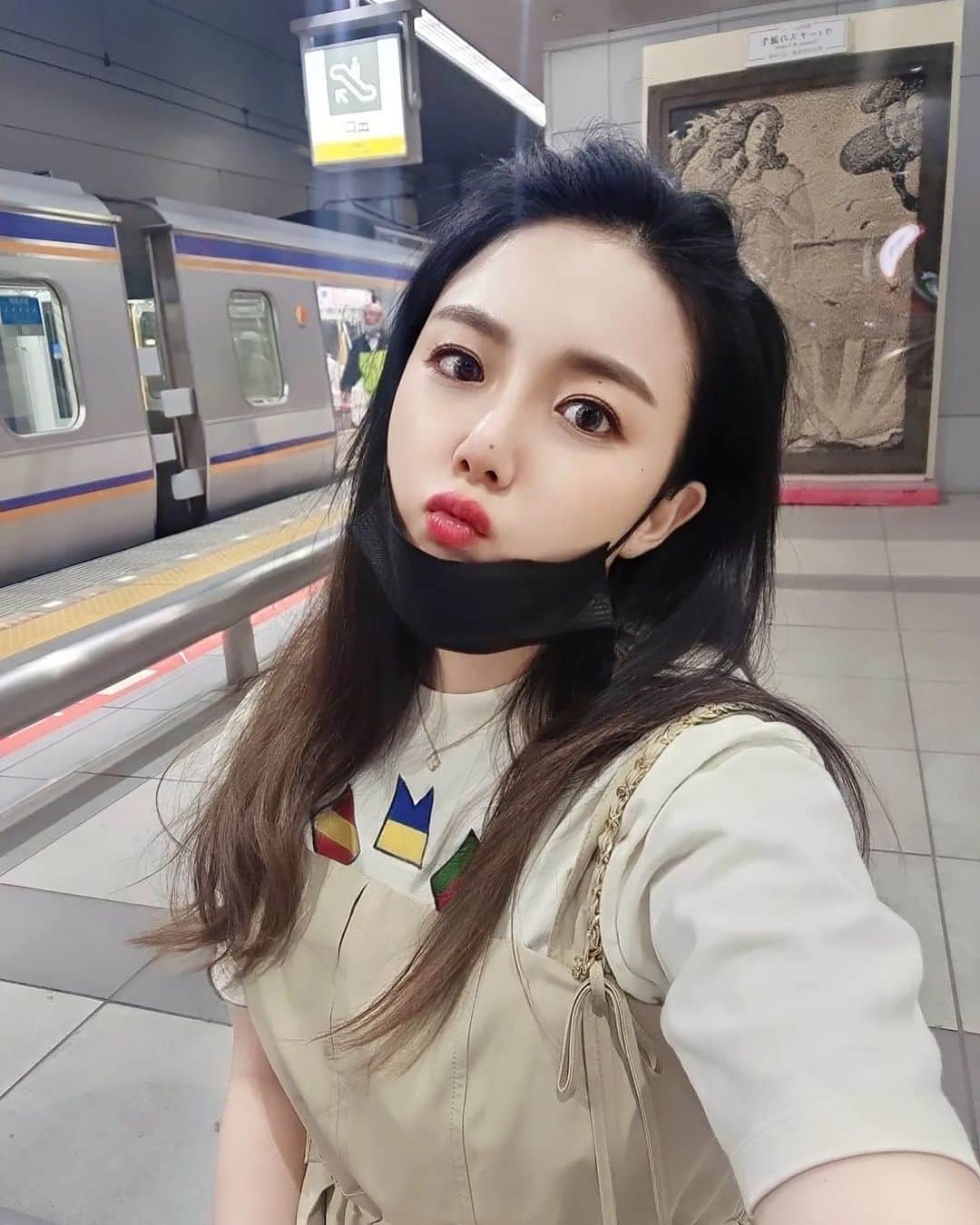 のインスタグラム：「또사카.. 갑자기 눈떠보니 일본이네  #강은비 #오사카 #osaka」