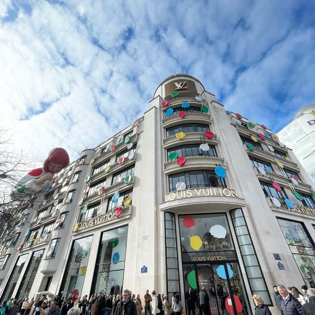 坂井雪乃さんのインスタグラム写真 - (坂井雪乃Instagram)「shopping day🛍👗👠❤️✨  日本には入荷されていない物がたくさんで見ているだけでワクワクが止まらない🥰🫶✨✨  お買い物しすぎて反省🥹🥲 パリは誘惑の街だ🕳🕳🦆🇫🇷  #shopping #fashion  #パリ #paris #hermès  #celine #jacquemus #chanel  #yukino_travels」4月3日 13時47分 - yukino_sakai