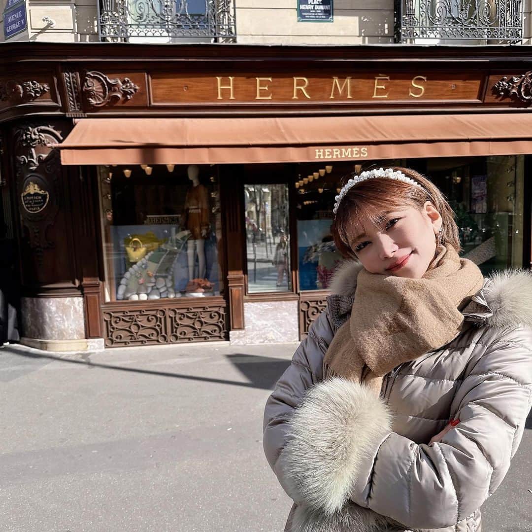 坂井雪乃さんのインスタグラム写真 - (坂井雪乃Instagram)「shopping day🛍👗👠❤️✨  日本には入荷されていない物がたくさんで見ているだけでワクワクが止まらない🥰🫶✨✨  お買い物しすぎて反省🥹🥲 パリは誘惑の街だ🕳🕳🦆🇫🇷  #shopping #fashion  #パリ #paris #hermès  #celine #jacquemus #chanel  #yukino_travels」4月3日 13時47分 - yukino_sakai