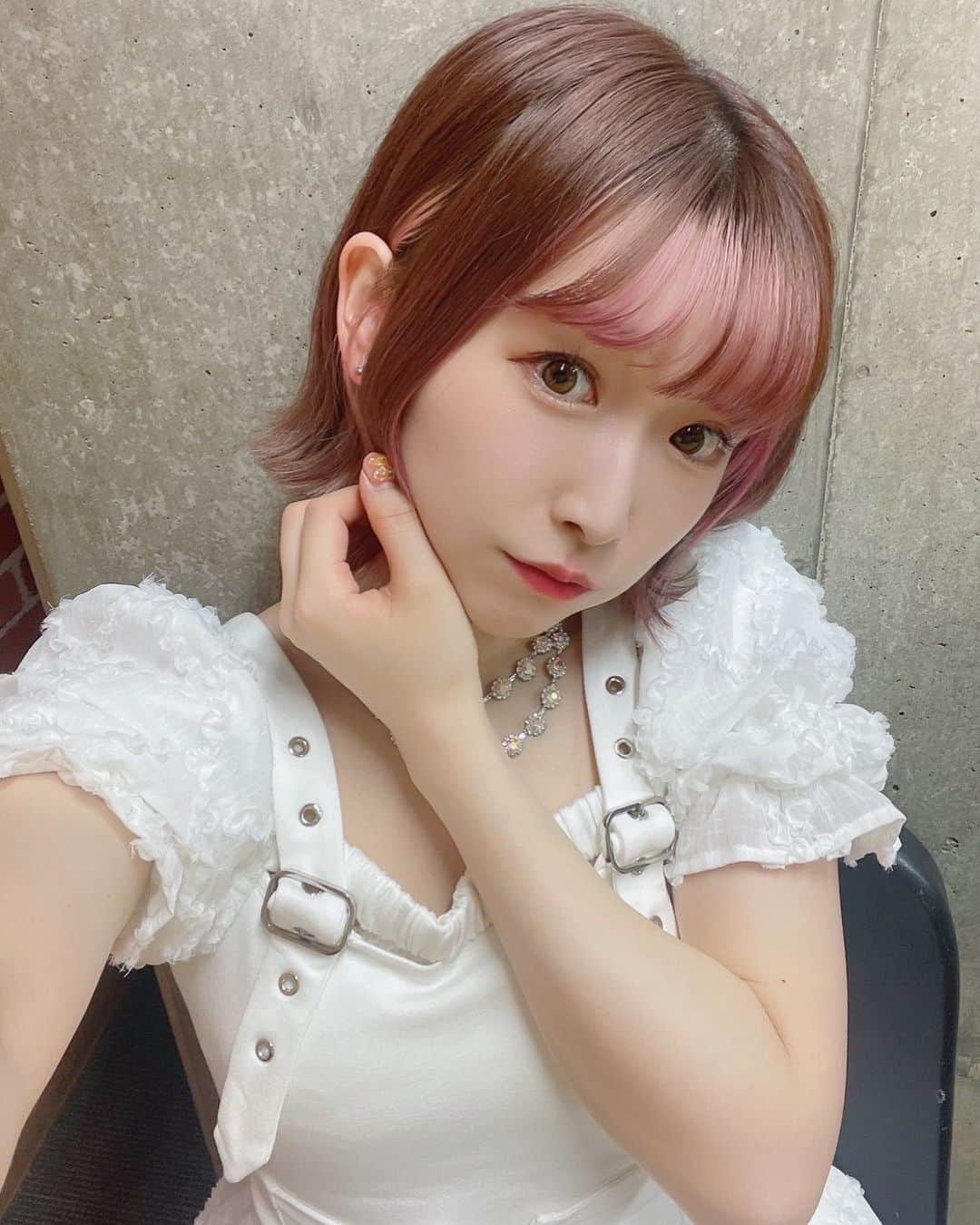 平野友里（ゆり丸）のインスタグラム：「🤍  𝕀𝔻𝕆𝕃❤︎  ・ ・ ・ ・  #アイドル #アイドル衣装 #アイドルメイク #地下アイドル #ボブ #ボブアレンジ #ボブヘアアレンジ #自撮り #自撮り女子 #ゆり丸 #平野友里」